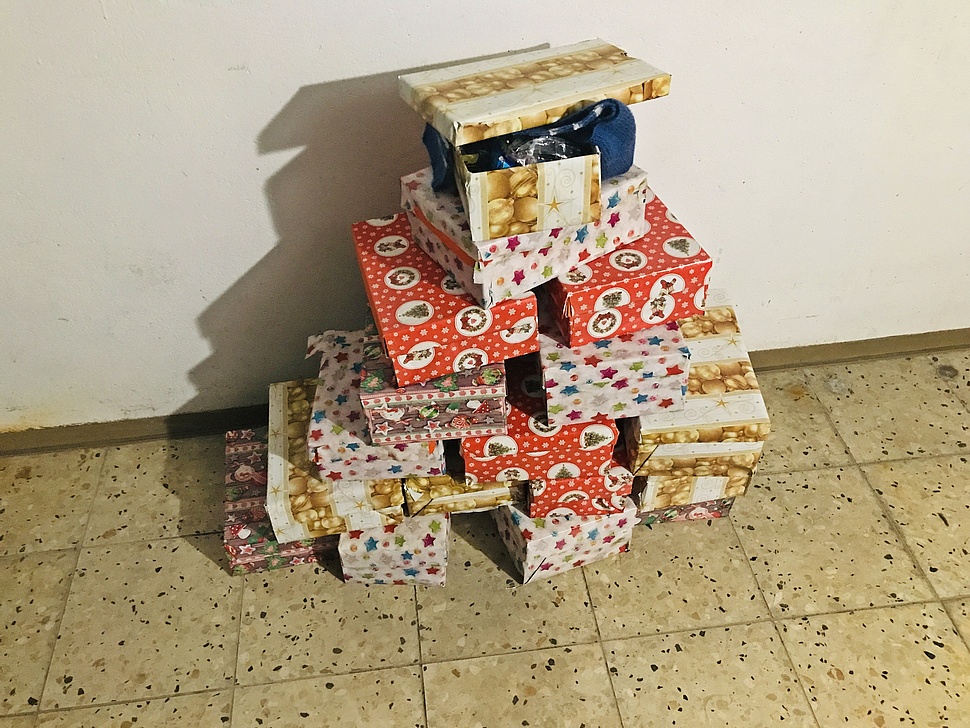 Stapel von gepackten Geschenken Stapel von gepackten Geschenken