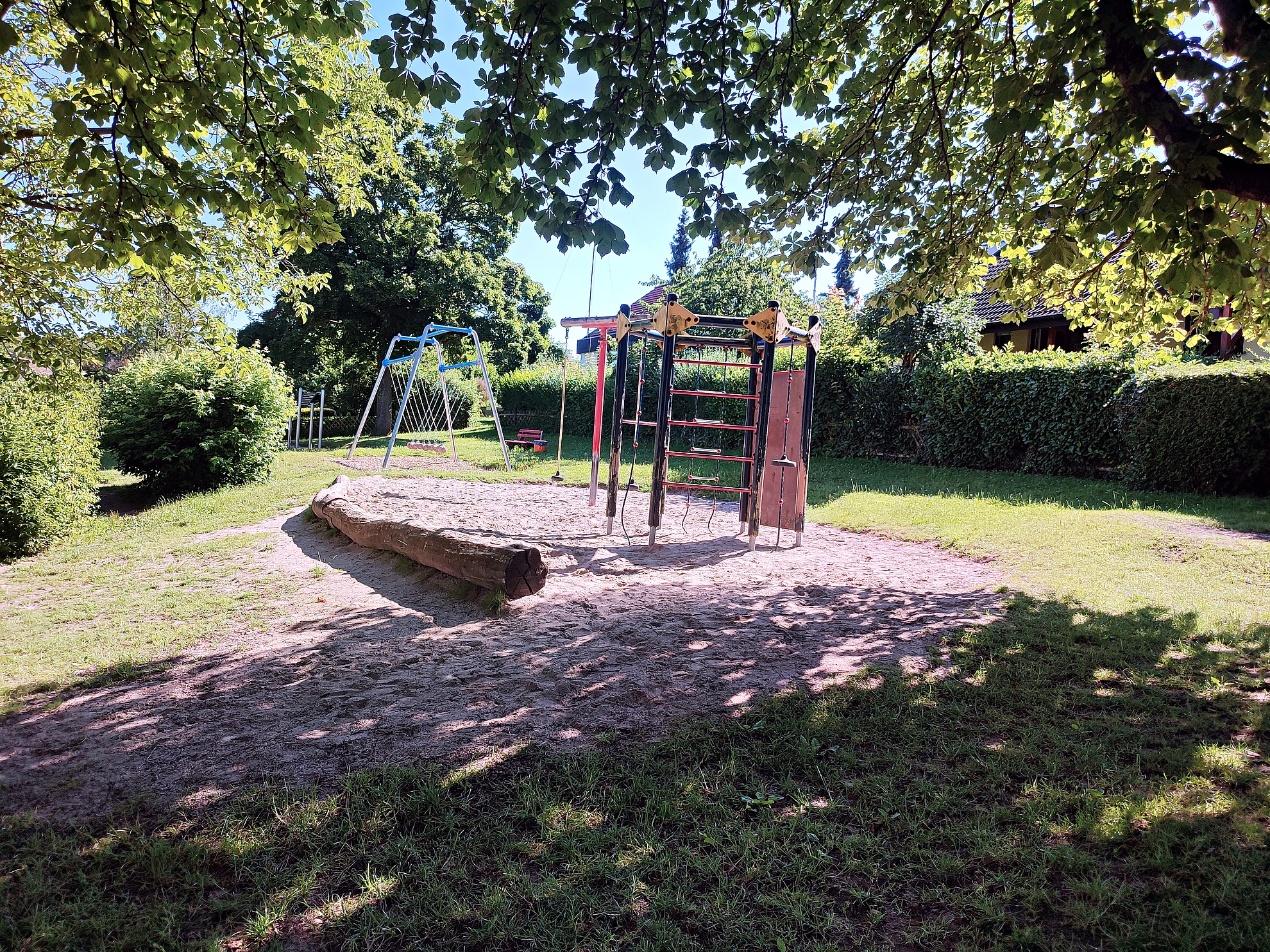 Spielplatz Grundschule Mutschelbach mutschelbacher Grundschul-Spielplatz